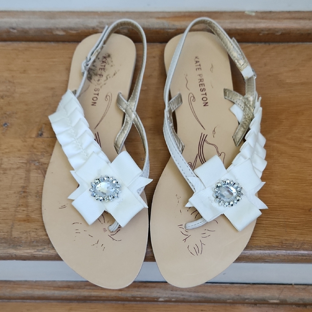 White Thong Sandals with Floral Accent